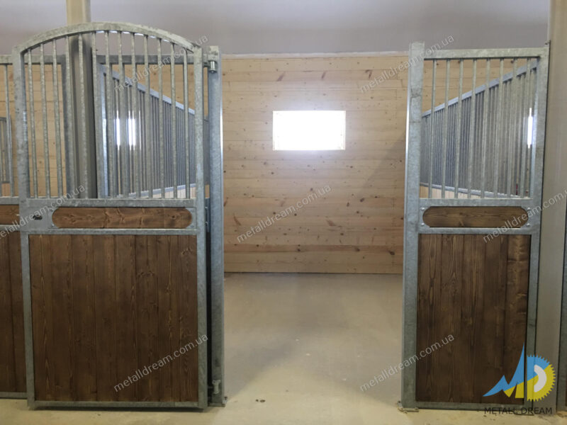 Денник з арковими дверима Денник с арочной дверью horse stall