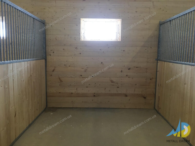 Денник з арковими дверима Денник с арочной дверью horse stall