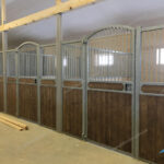 Денник з арковими дверима Денник с арочной дверью horse stall