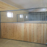 Денник з арковими дверима Денник с арочной дверью horse stall