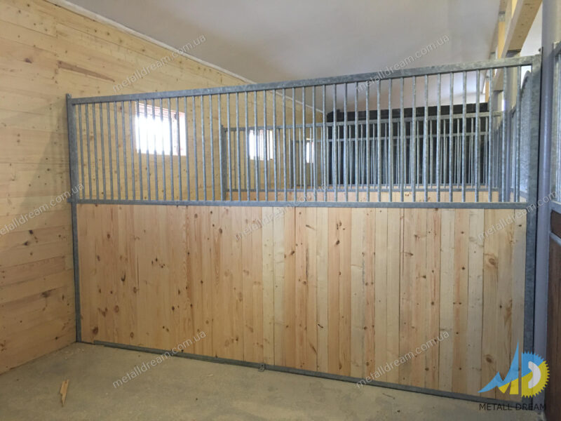Денник з арковими дверима Денник с арочной дверью horse stall
