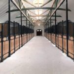 Денник для коня напіввідкритий Денник для лошади полуоткрытый