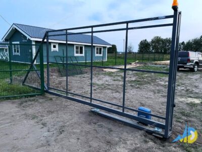 Откатные ворота с калиткой Відкатні ворота з хвірткою